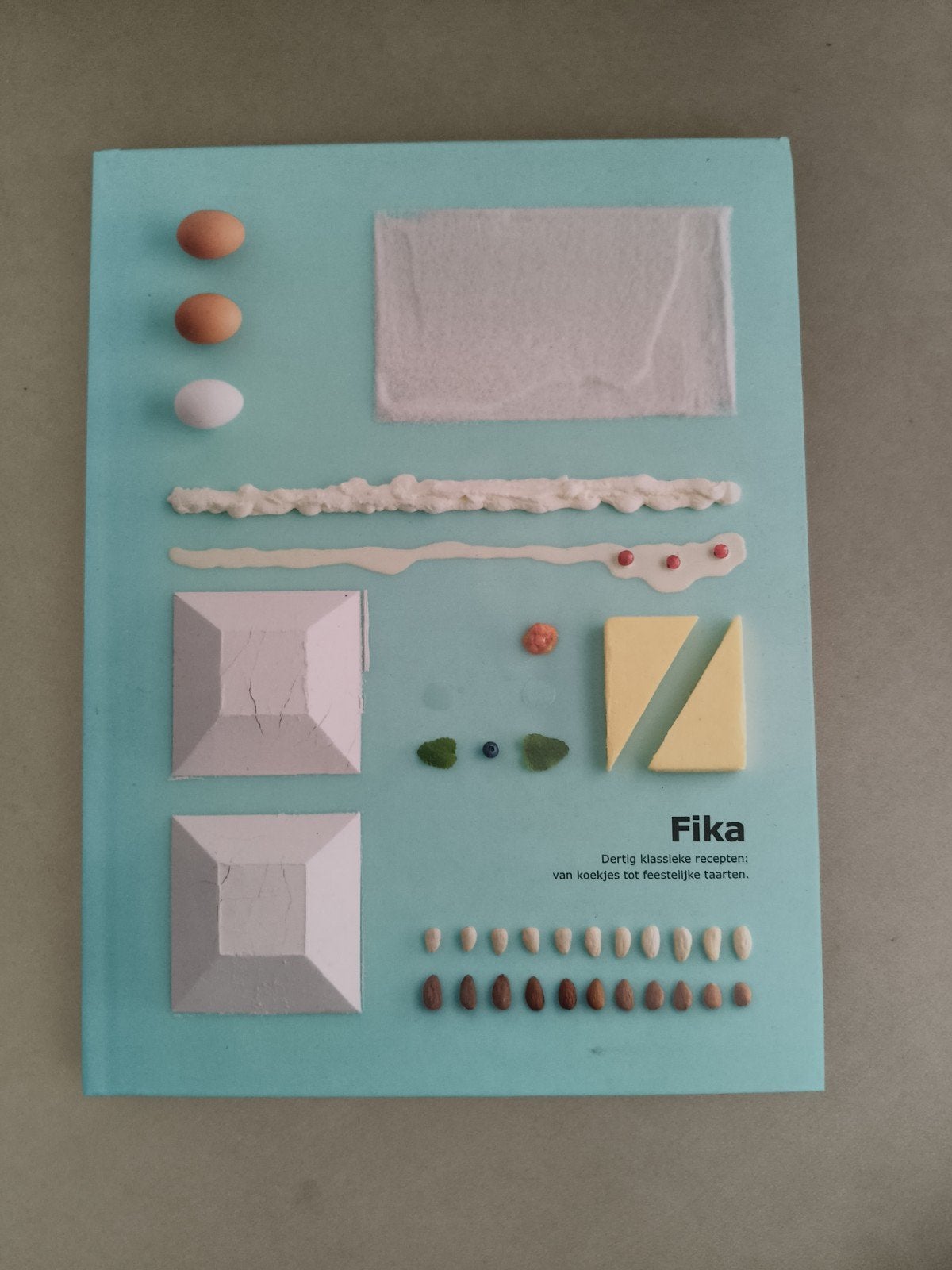 Fika: Dertig klassieke recepten voor koekjes en taarten, Boeken, Ophalen of Verzenden, Zo goed als nieuw, Europa, Onbekend