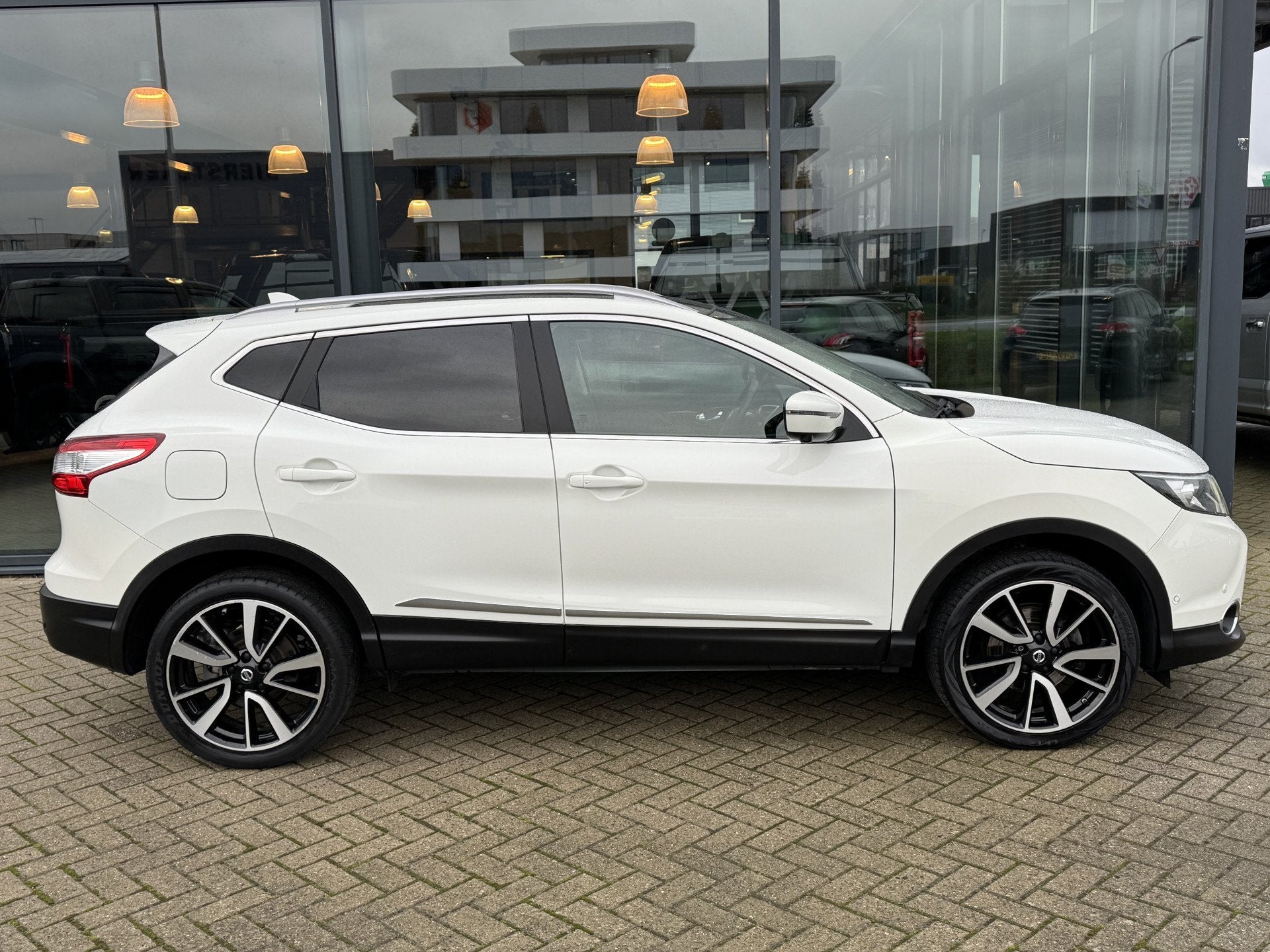 Foto 3 van Nissan QASHQAI 1.2 Tekna | Pano | Stoelverwarming | 360 grad
