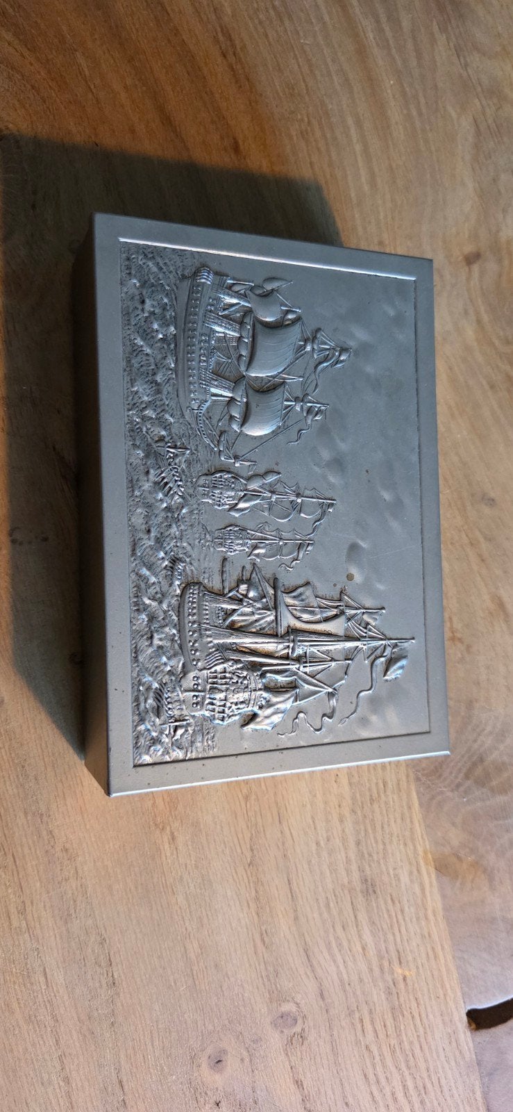 Vintage Metalen Opbergdoos met Zeilschepen Reliëf –, Ophalen of Verzenden