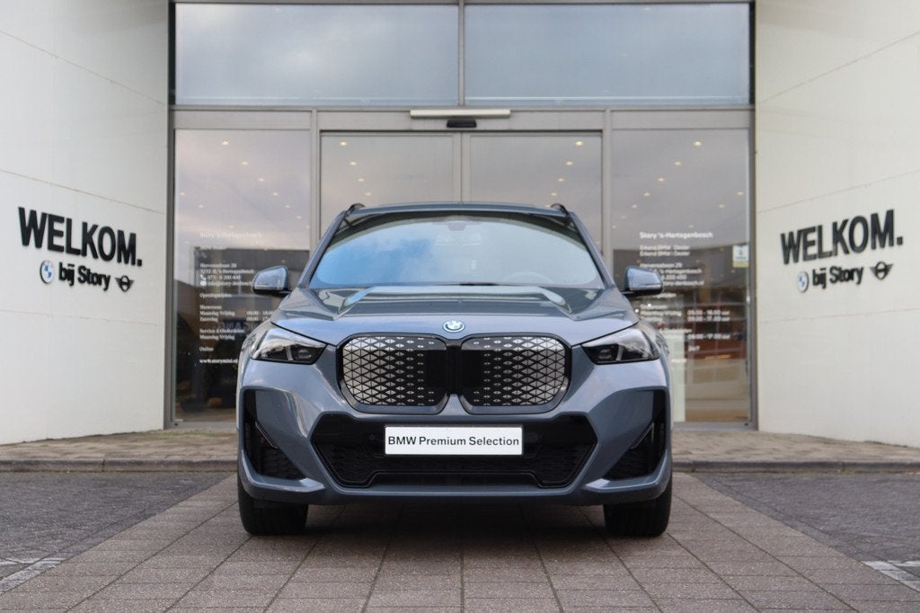 BMW iX1 eDrive20 M Sport / Panoramadak / Trekhaak / Sportsto, Auto's, BMW, Gebruikt, Met garantie (alle), 24 min, Origineel Nederlands