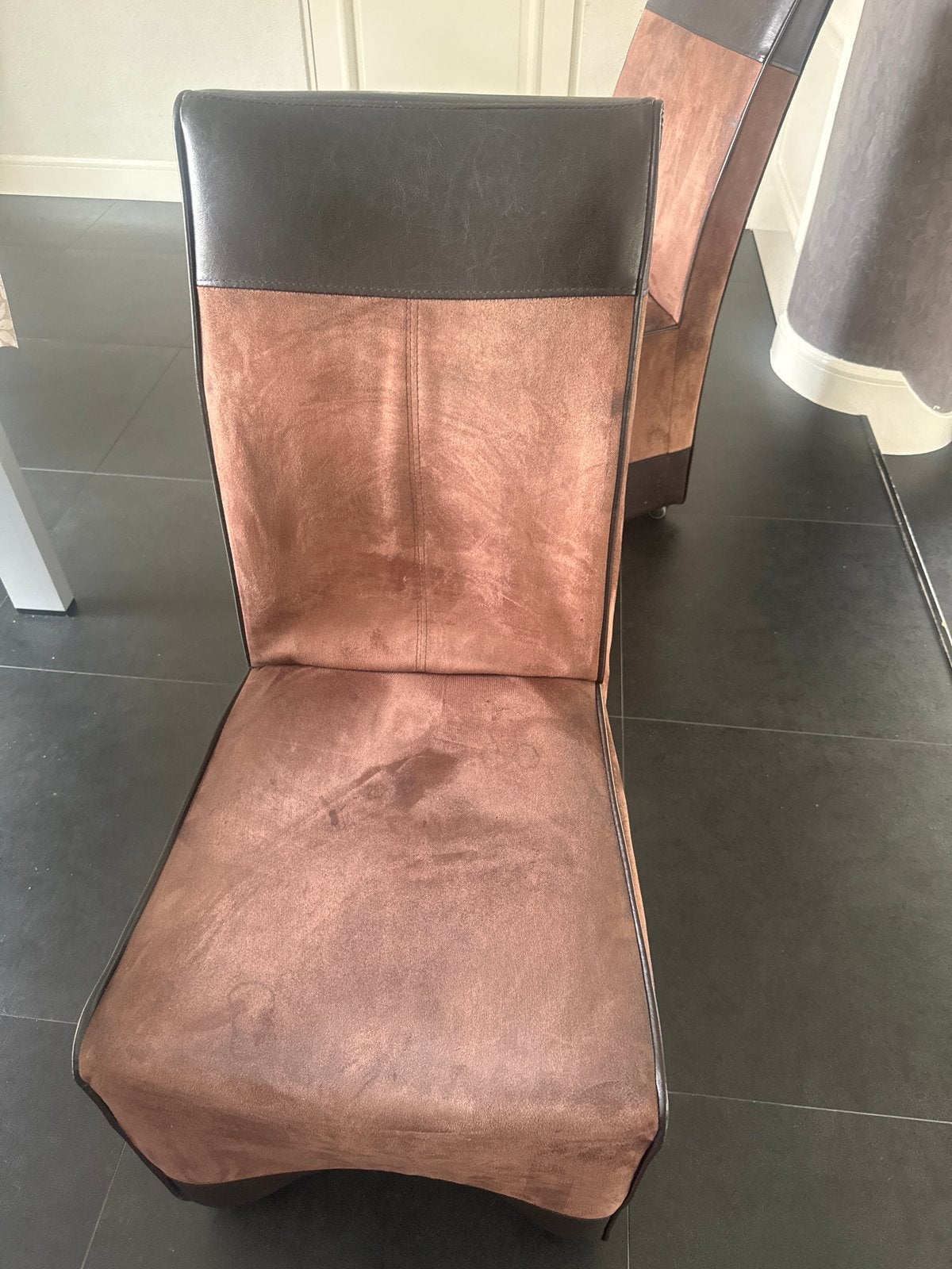 Bruine eetkamerstoelen met wieltjes, Ophalen, Gebruikt, Twee, Bruin