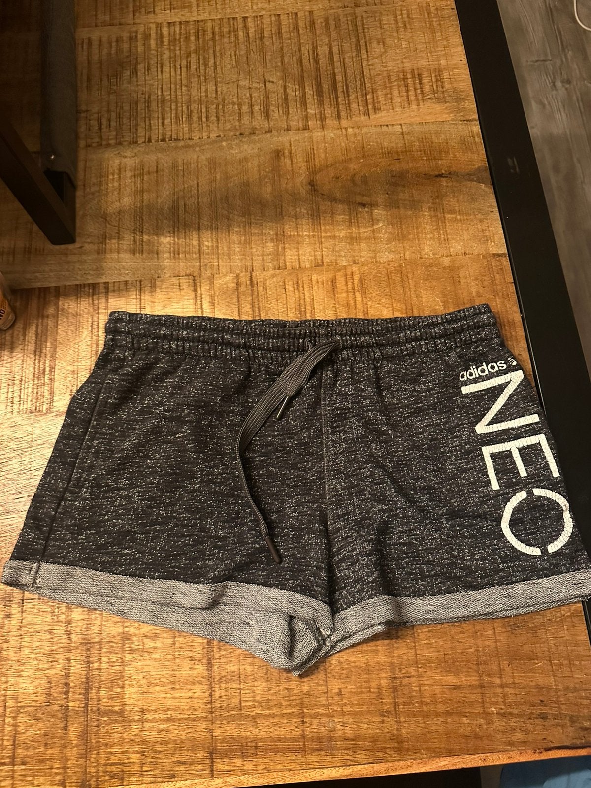 Grijze korte broek / short van Adidas - maat XXS, Kort, Ophalen of Verzenden, Zo goed als nieuw, Maat 34 (XS) of kleiner