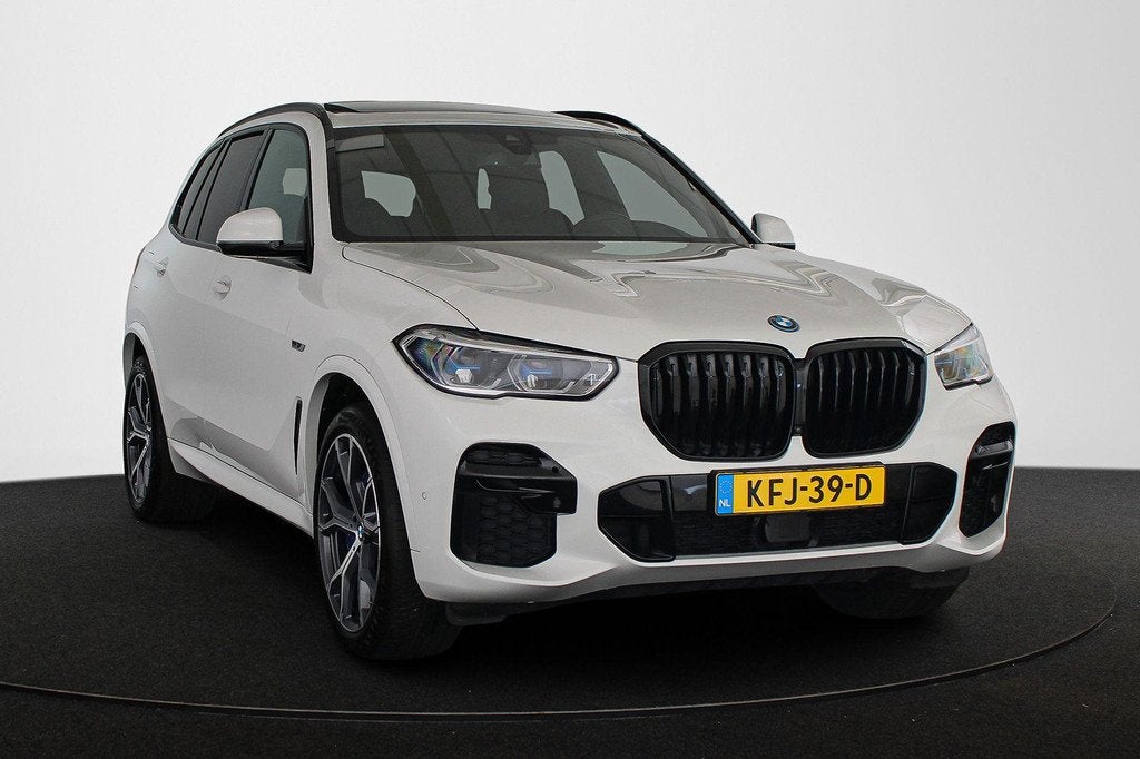 BMW X5 xDrive45e M Sport Panoramadak Keyless Trekhaak 360 Ca, Auto's, BMW, Gebruikt, 394 pk, Wit, Plug-in hybride