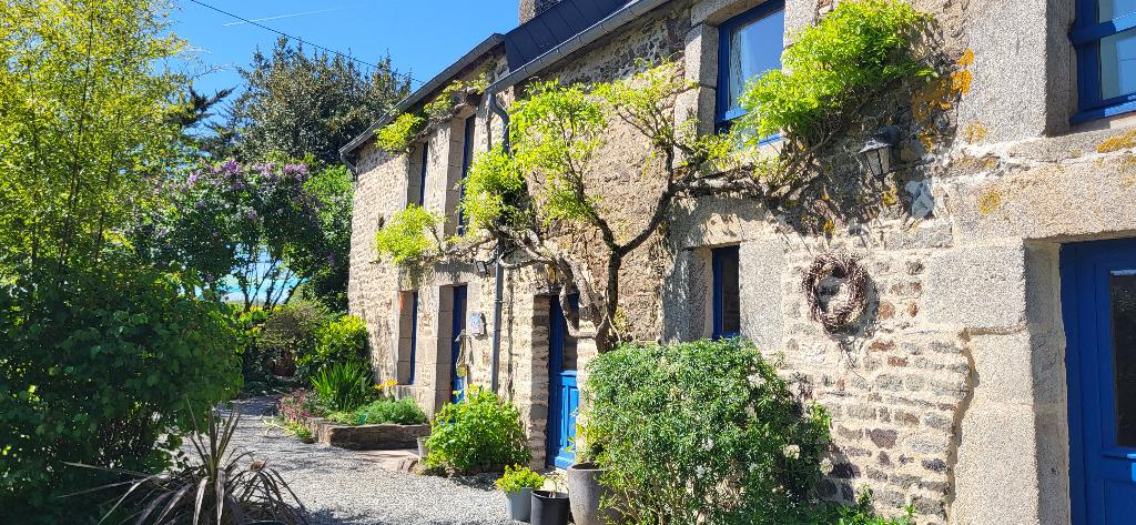 Karaktervolle longère met gastenverblijf (gite) en studio, 4 of meer slaapkamers, Bretagne, 16 personen, Open haard