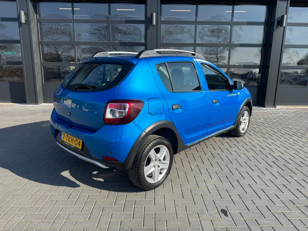 Dacia Sandero Stepway 0.9 TCe Navi (bj 2014), Auto's, Voorwielaandrijving, 898 cc, Blauw, Origineel Nederlands