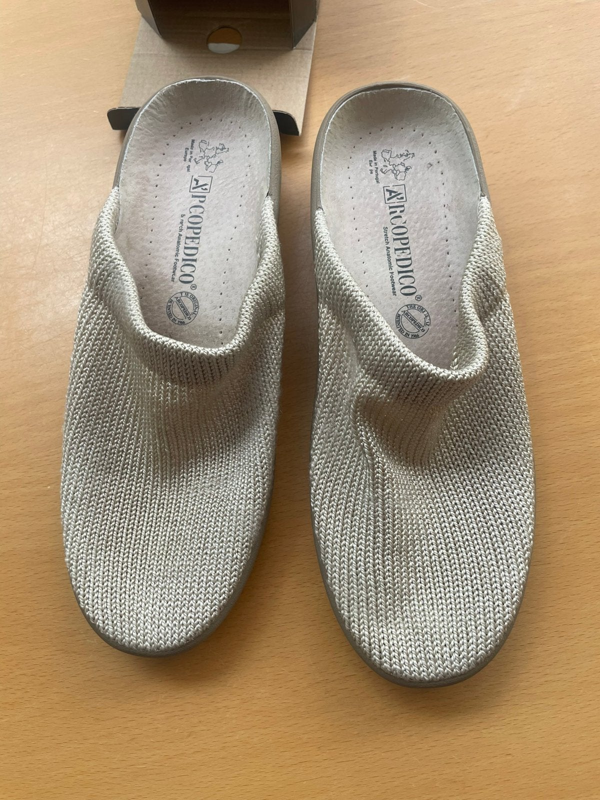 Arcopedico beide instappers als NIEUW maat 38, Beige, Ophalen of Verzenden, Zo goed als nieuw, Pantoffels of Sloffen