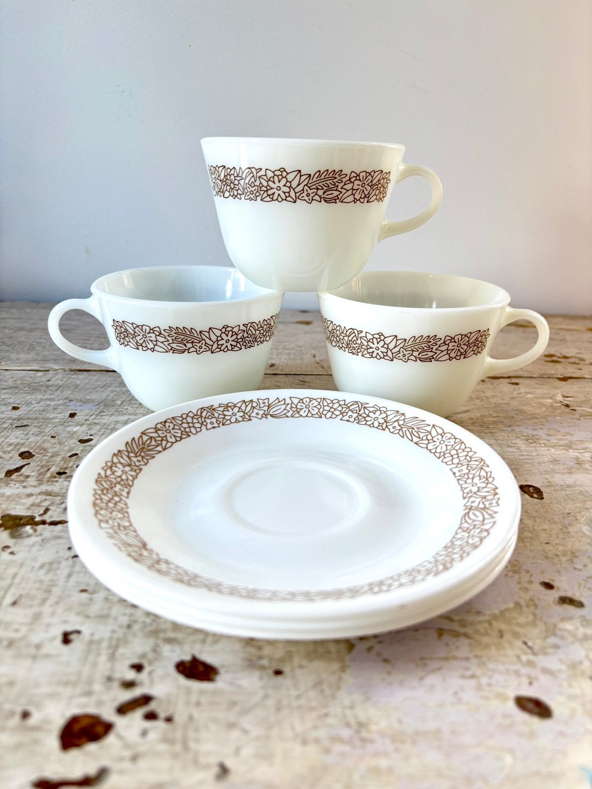 Pyrex Corelle Woodland theekopjes en schotels, Vintage U.S.A, Ophalen of Verzenden, Overige stijlen, Kop(pen) en/of Schotel(s)