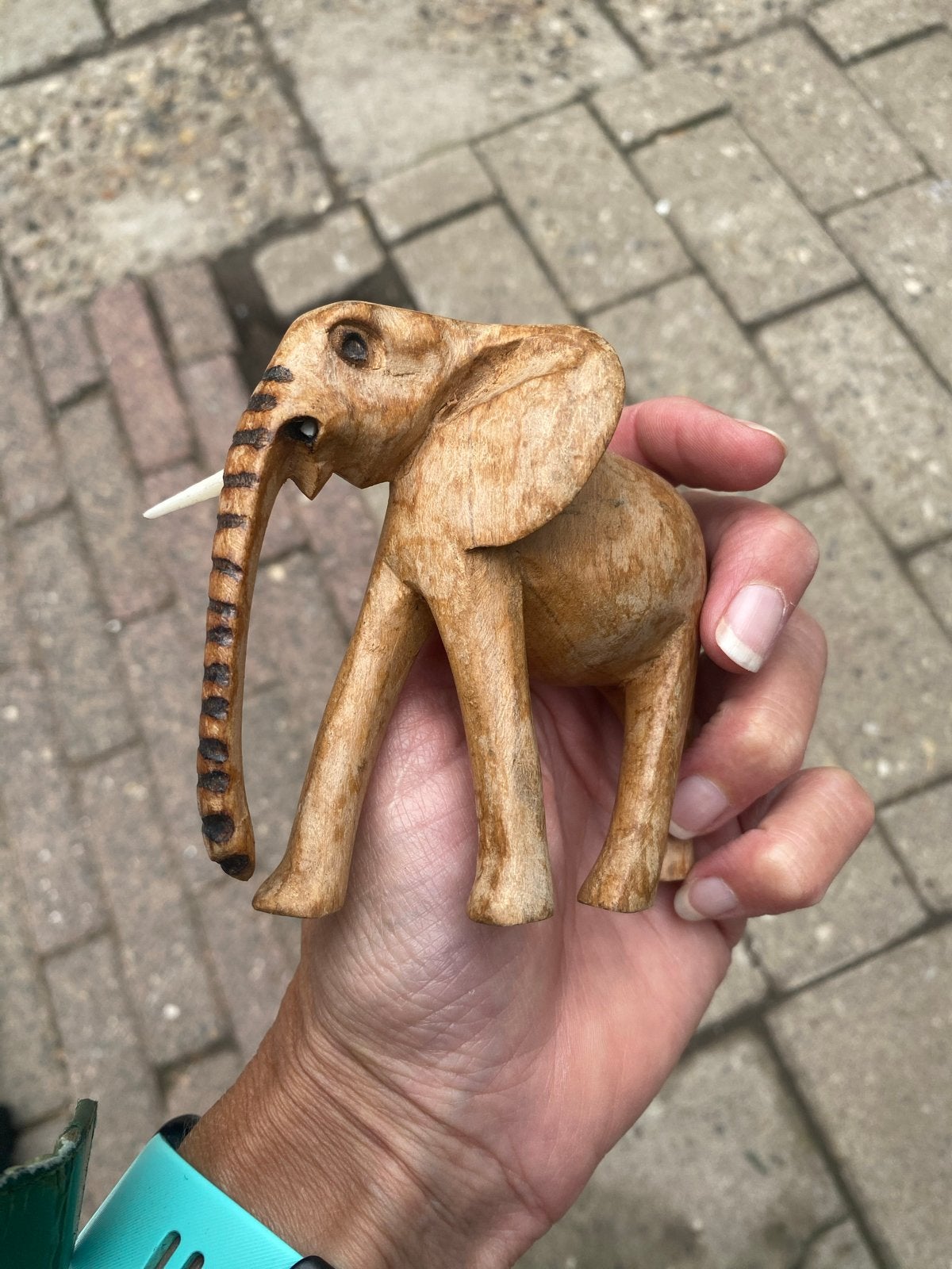 Houten olifant beeldje - Handgesneden decoratie, Verzamelen, Ophalen, Gebruikt, Dier
