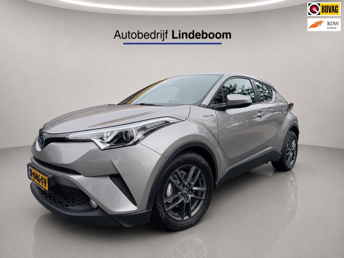 Toyota C-HR 1.8 Hybrid Dynamic Achteruitrij Camera / ACC / T, Stof, 98 pk, 26 km/l, Hybride Elektrisch/Benzine
