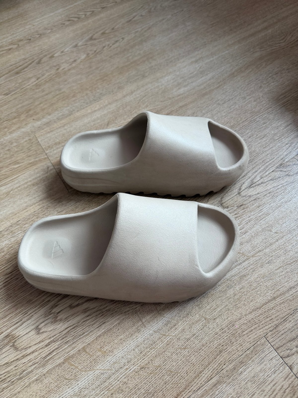 Yeezy Slide Pure - Maat 40, Kleding | Dames, Schoenen, Verzenden, Gedragen, Beige, Slippers