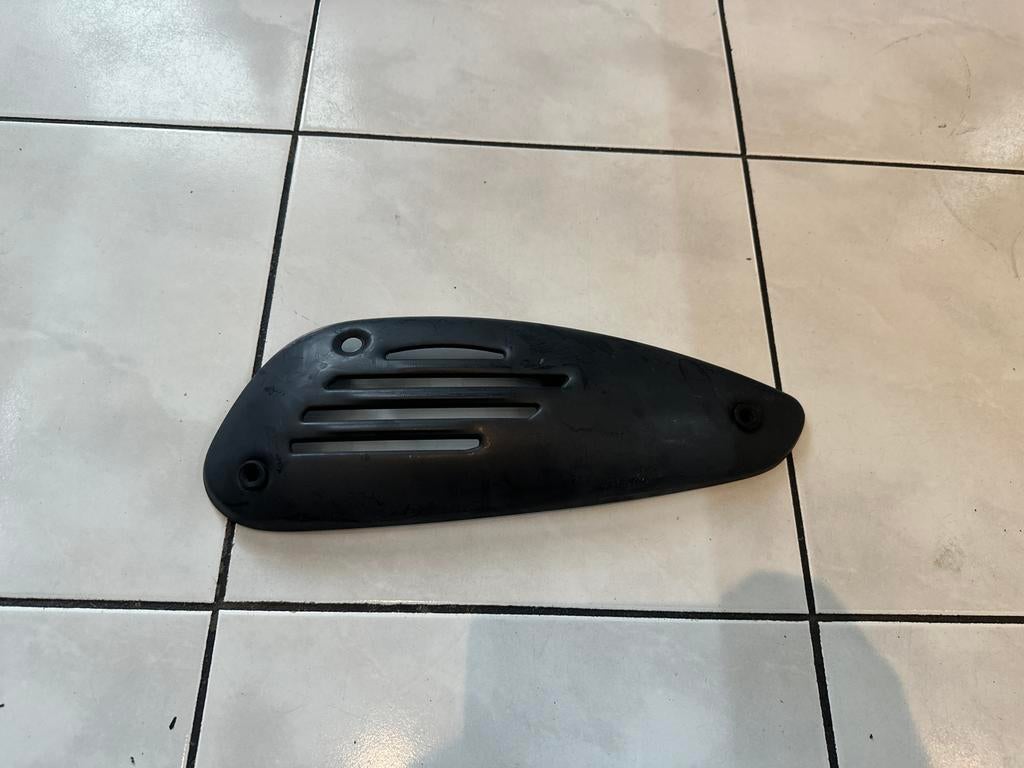 Vespa Sprint Primavera uitlaat hitteschild cover zwart, Motoren, Ophalen of Verzenden