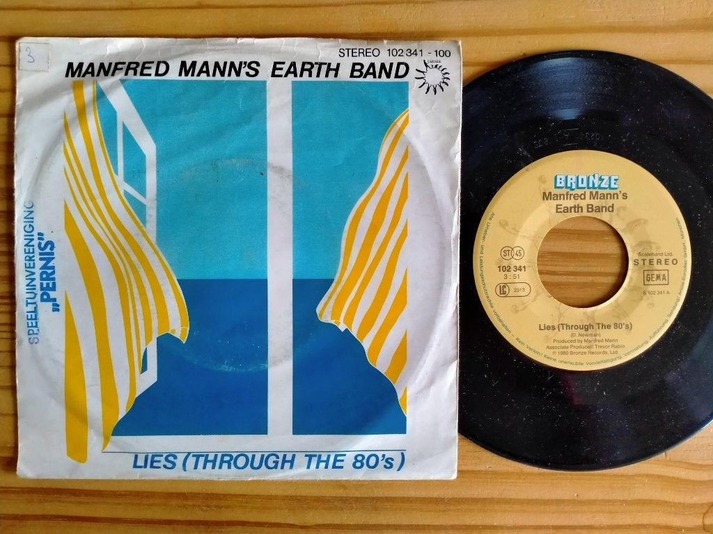 Single- Manfred Mann’s Earth Band -Lies (through the 80’s -, Pop, 7 inch, Ophalen of Verzenden, Zo goed als nieuw