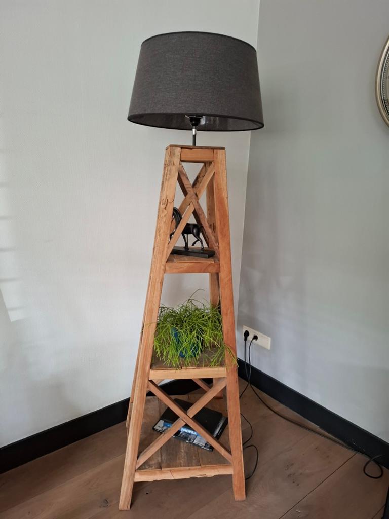 Mooie staande houten lamp met Kap., Ophalen of Verzenden, Zo goed als nieuw, Hout, 150 tot 200 cm