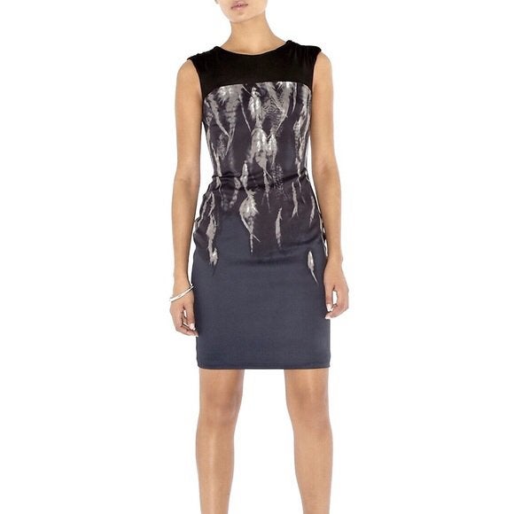 Karen Millen slanke stretchjurk zwart grijs dessin maat 38, Kleding | Dames, Maat 38/40 (M), Zo goed als nieuw, Onder de knie