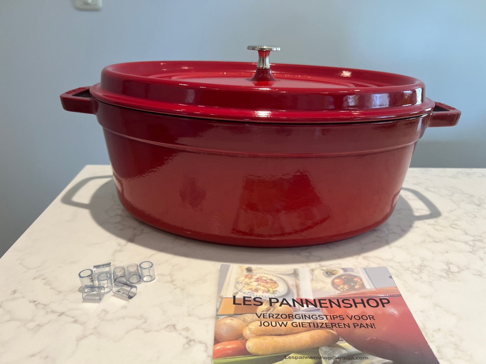 Staub La Cocotte 37 cm Cerise in super staat!, Ophalen of Verzenden, Zo goed als nieuw, Staub, Nvt