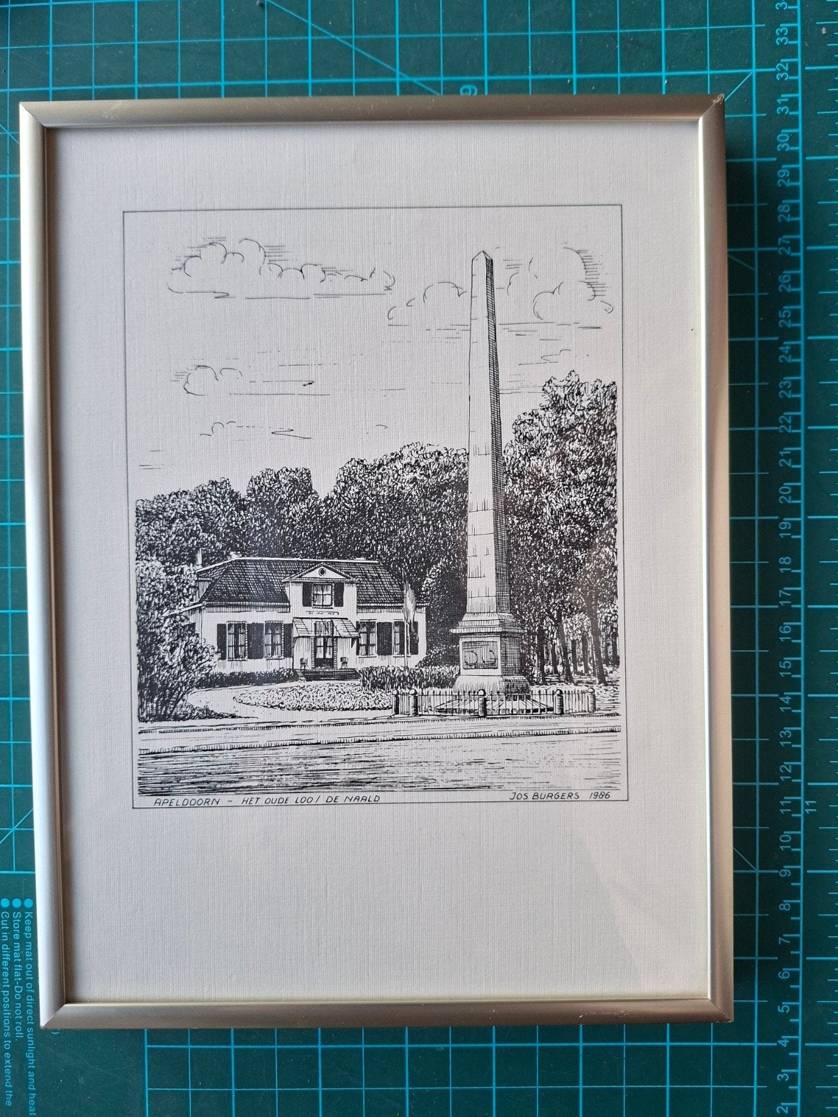 tekening in lijst en glas, Apeldoorn Het Oude Loo / De Naald, Ophalen of Verzenden, 1980 tot heden, Ongelopen, Gelderland