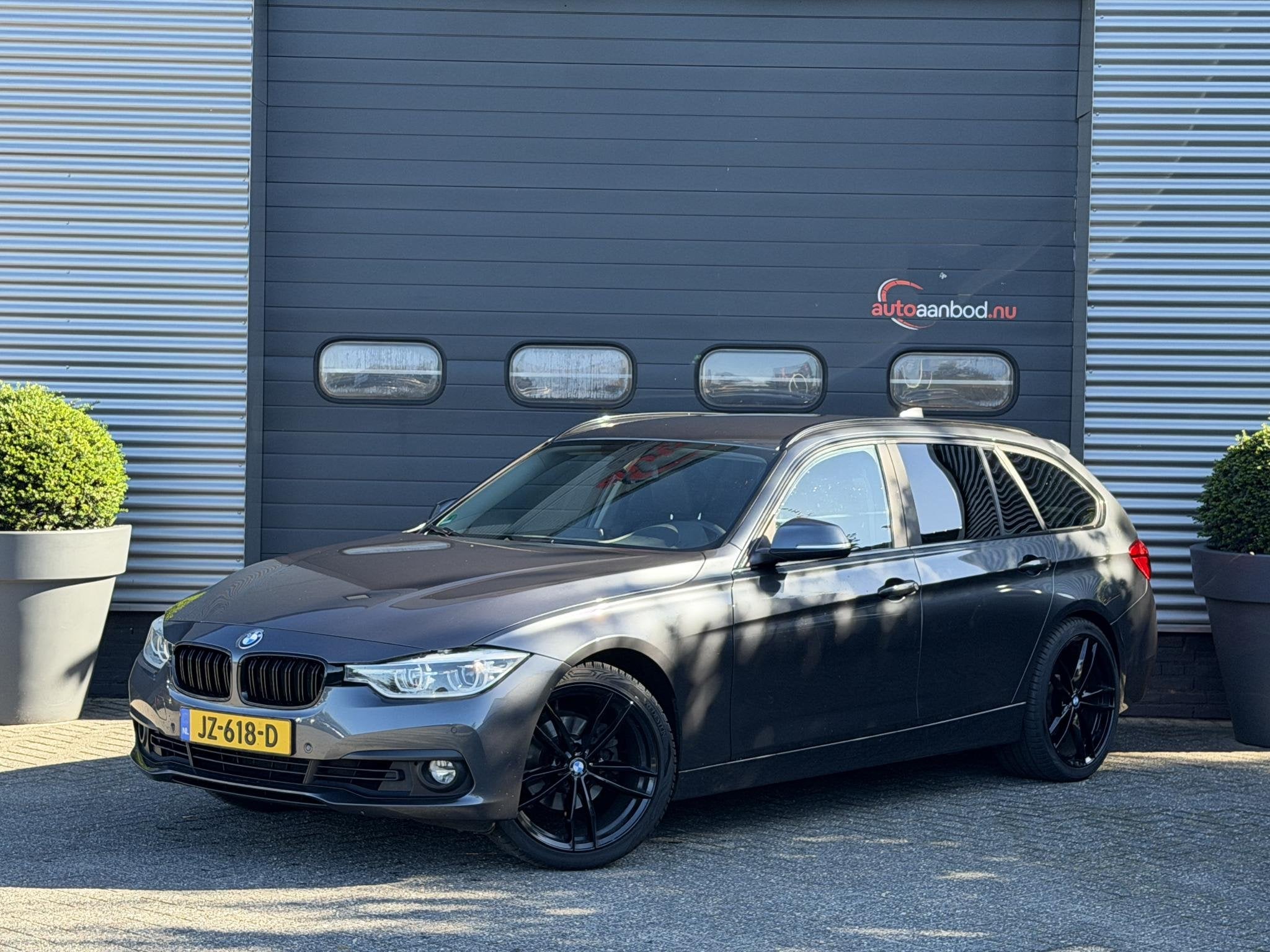 BMW 3-serie Touring 320i Centennial High Executive | Navigat, Automaat, 1998 cc, Achterwielaandrijving, 4 cilinders