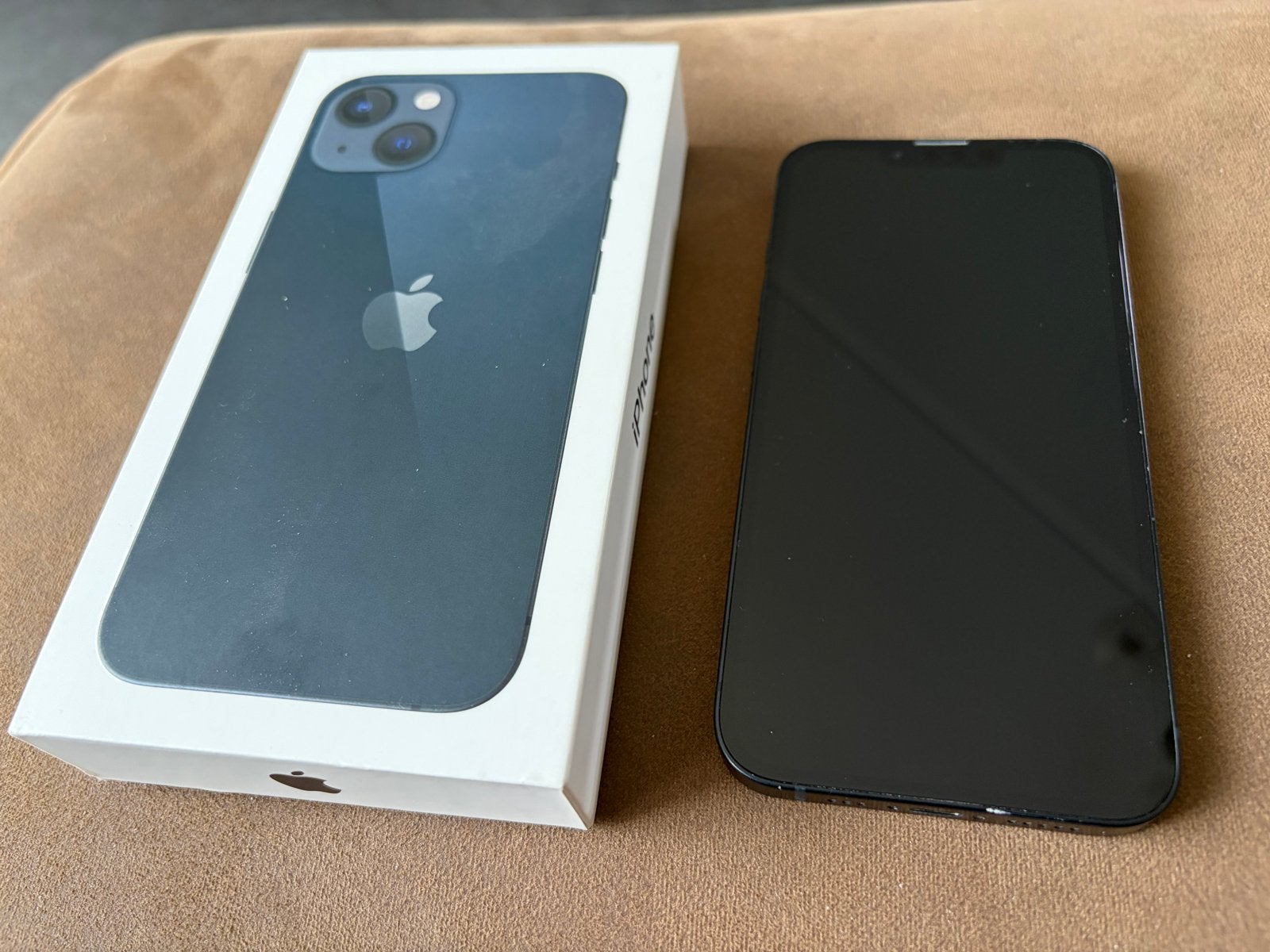 Apple iPhone 13 – 256GB Zwart, Zwart, IPhone 13, Zo goed als nieuw, 82 %