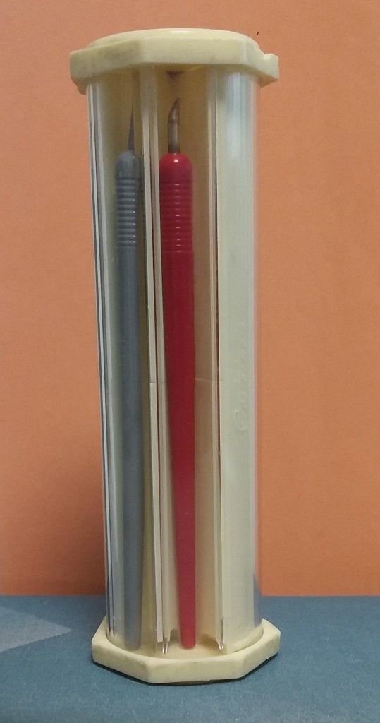 Vintage "stilus organizer" compleet met 6 stuks stilus., Verzamelen, Overige merken, Gebruikt, Overige typen, Met doosje