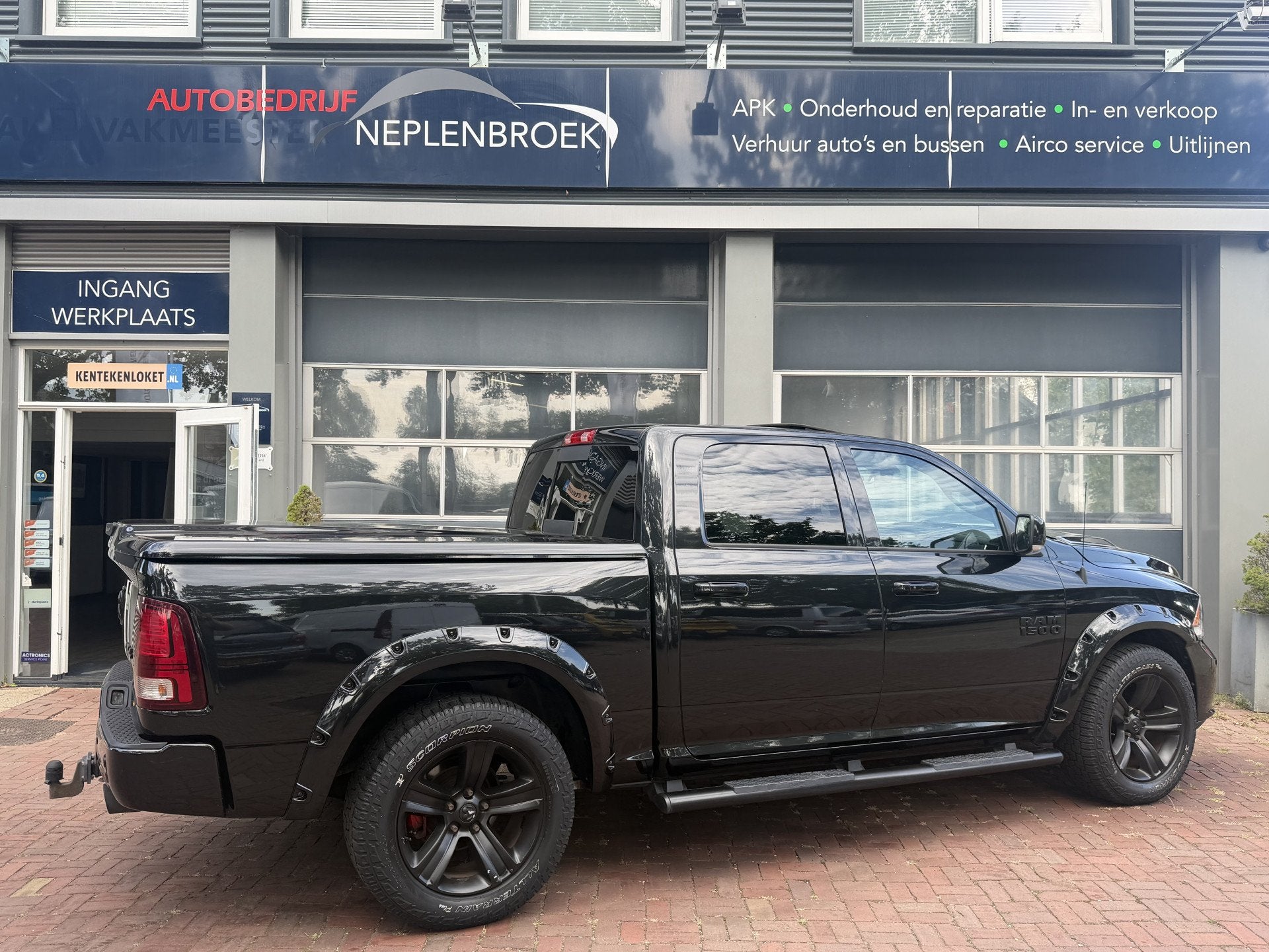 Dodge Ram 1500 5.7 V8 4x4 Quad Cab 6'4 Sport 1500 5.7 HEMI V, Auto's, Automaat, Dealer onderhouden, Gebruikt, 5654 cc