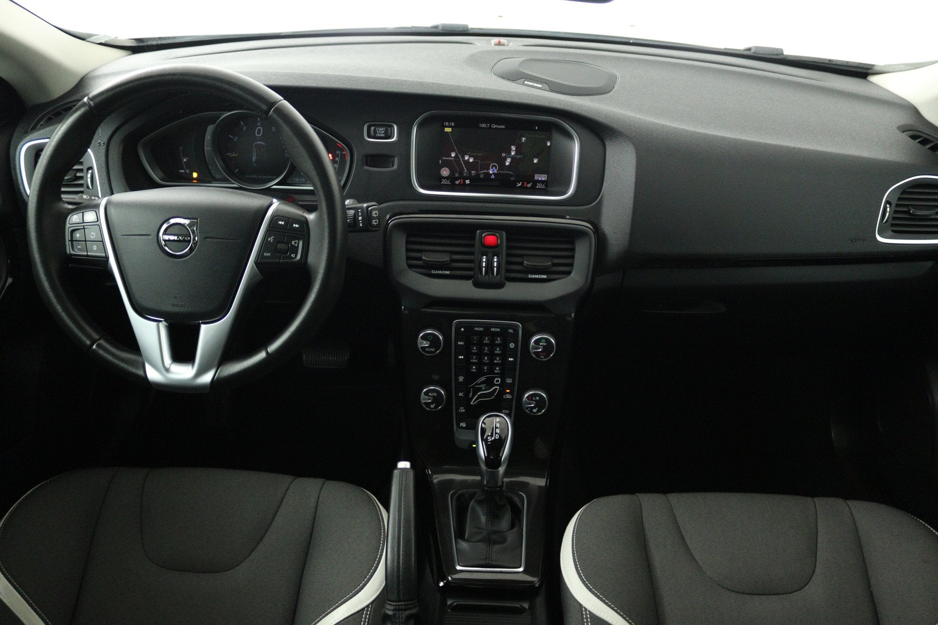 Volvo V40 Cross Country 1.5 T3 Dynamic Edition (PANORAMADAK,, Auto's, 4 cilinders, 700 kg, Leder en Stof, Wit