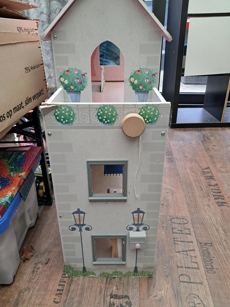 Poppenhuis - Gebruikt, kan nog een ronde mee, Kinderen en Baby's, Speelgoed | Poppenhuizen, Ophalen, Gebruikt, Poppenhuis