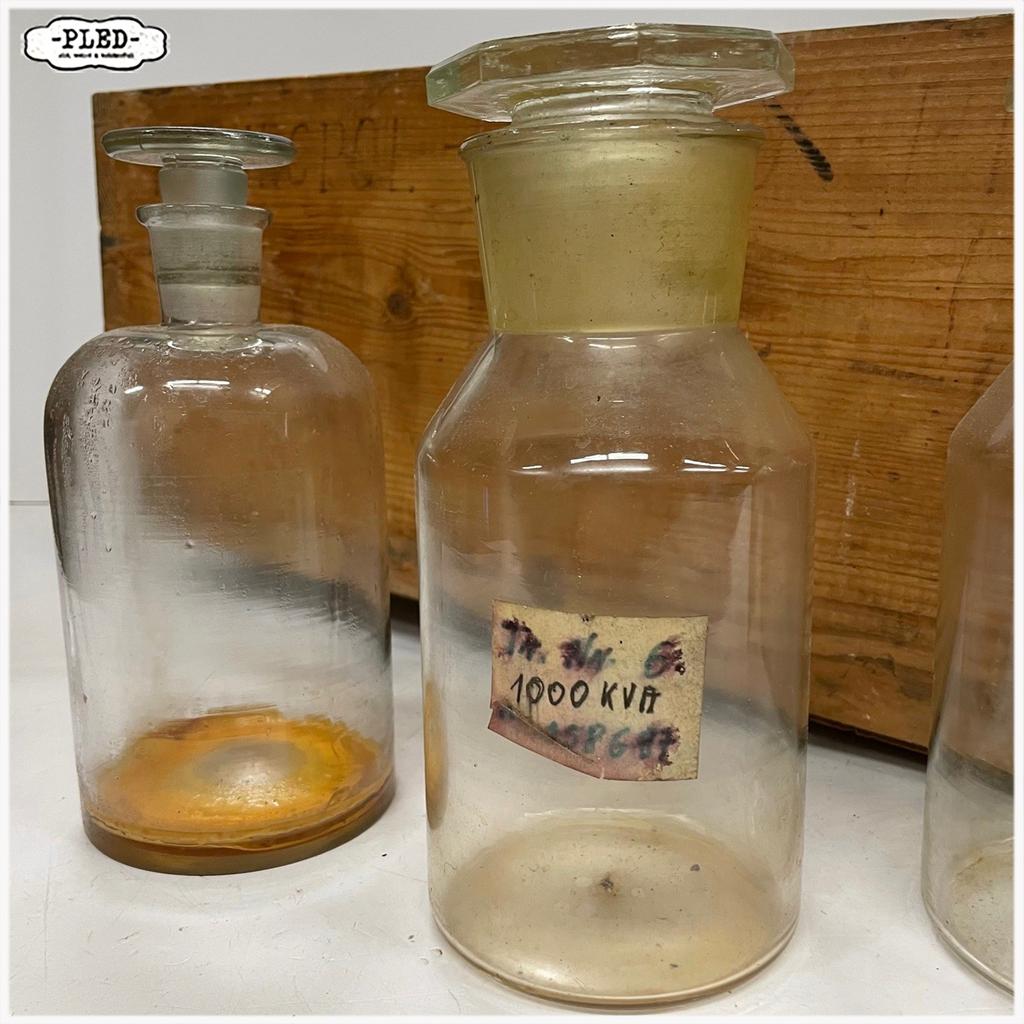 Oude krat Kist met medicinale glazen potten Flessen, Antiek en Kunst, Ophalen