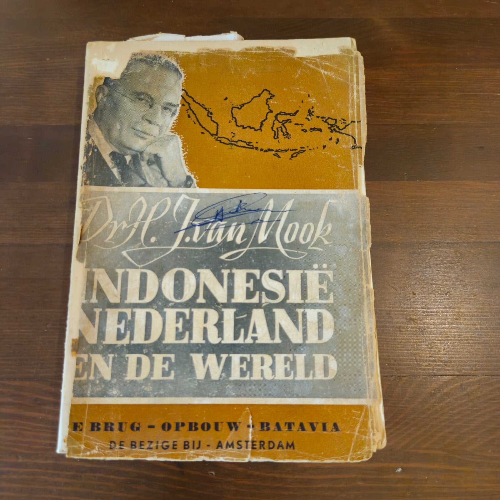 Dr. H.J. van Mook - Indonesië, Nederland en de Wereld, Ophalen of Verzenden, 20e eeuw of later, Gelezen, Dr. H.J. van Mook