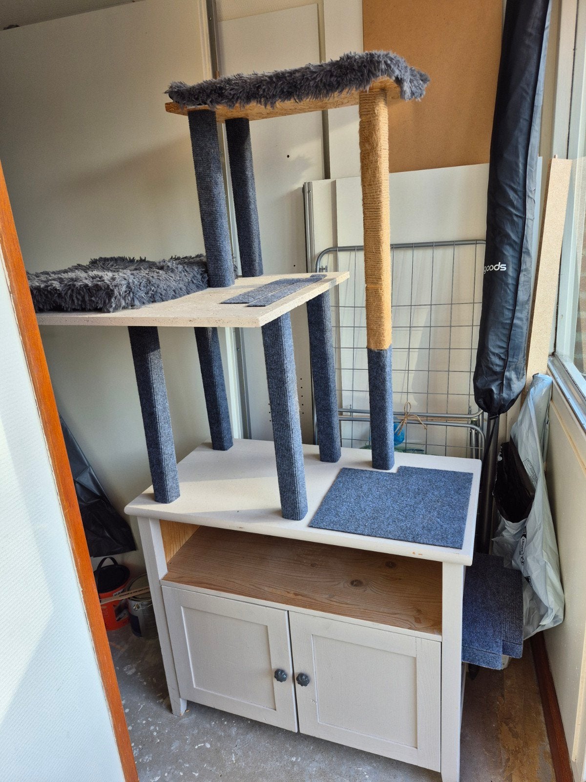 Grote krabpaal met opbergruimte voor kattenbak, Ophalen, Krabpaal