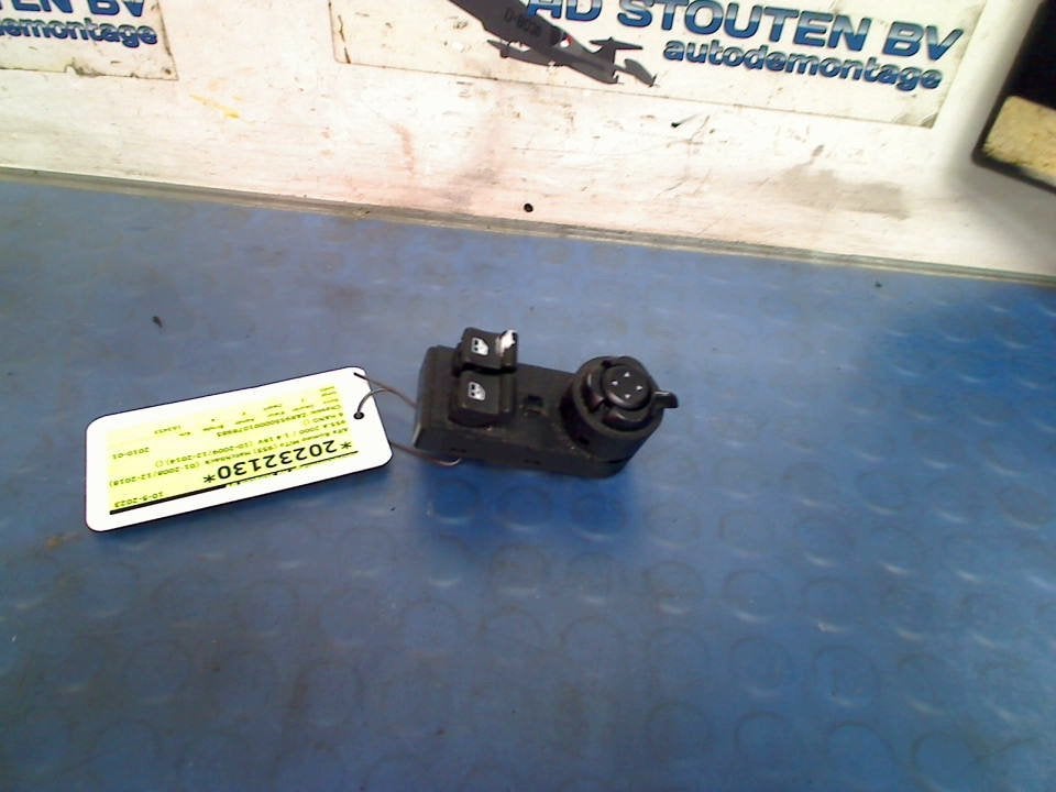 Raamschakelaar Links Voor Alfa Romeo MiTo (955) 01560851700, Auto-onderdelen, Stellantis Europe S.p.A, Gebruikt, IPC D1-09 Bahnhofsplatz, Rüsselsheim am Main 65423, , Duitsland