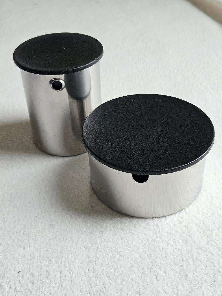 Stelton-rvs suiker en melk set met zwarte kunststof deksels, Overige materialen, Gebruikt, Verzenden, Overige typen