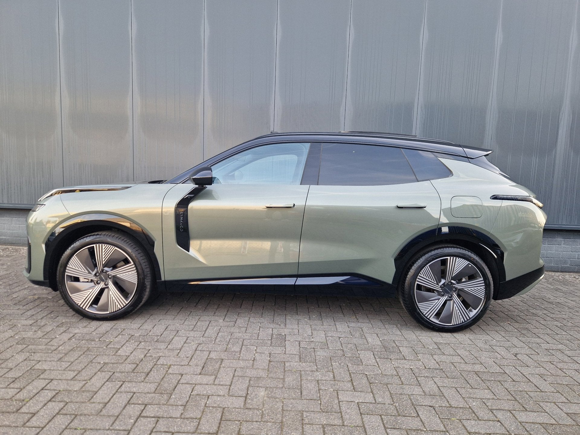 Lynk & Co 08 1.5 More /200 km WLTP /Direct beschikbaar., Auto's, Gebruikt, Zwart, 4 cilinders, Zwart
