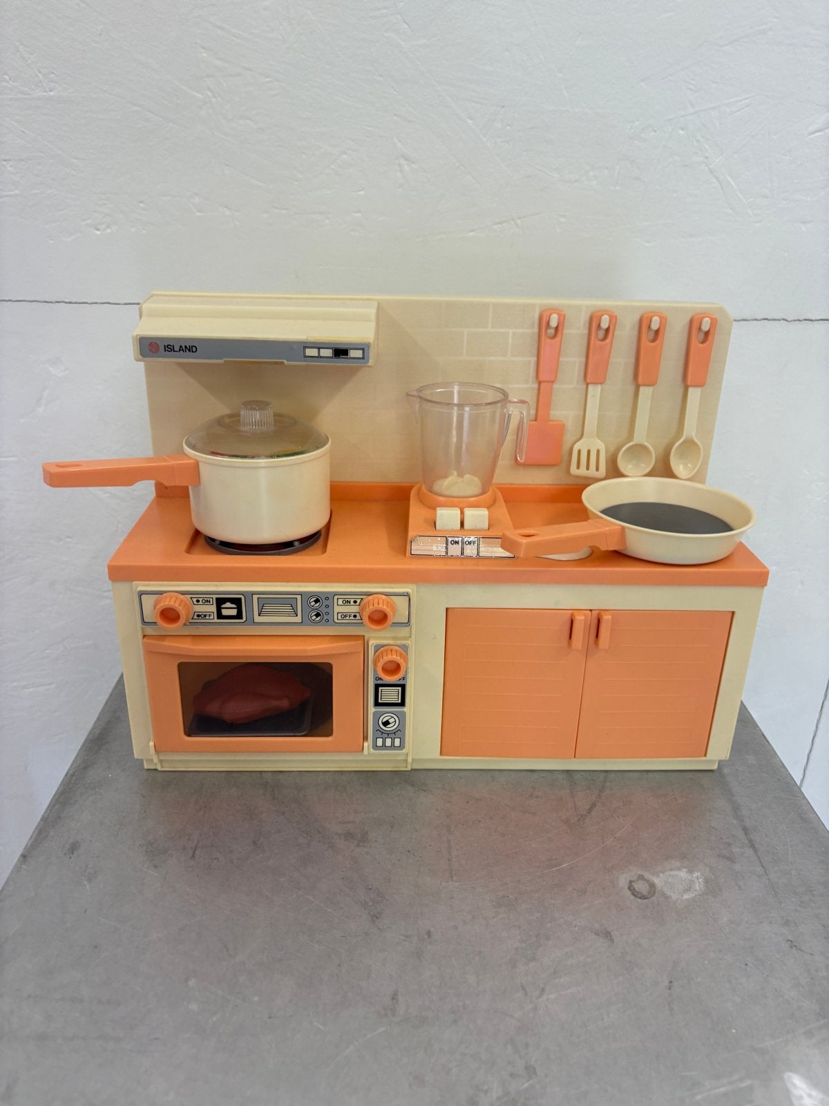 Vintage Speelkeuken met Accessoires - Island Merk, Ophalen of Verzenden, Gebruikt, Kunststof, Speelkeuken