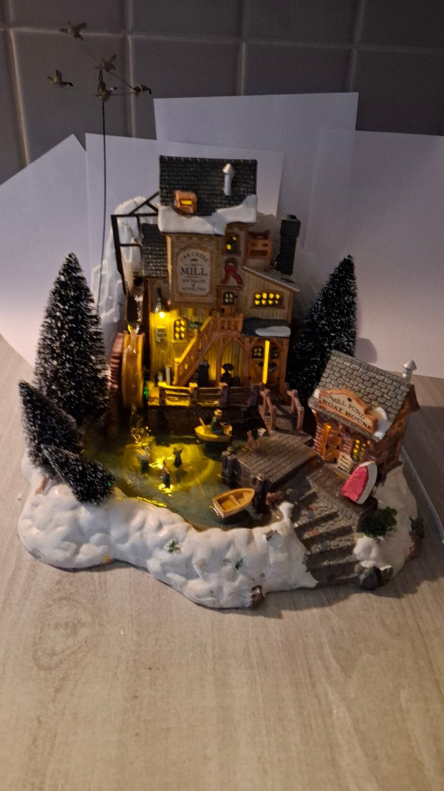 lemax Oak Creek Grist Mill met waterrad voor kerstdorp, Diversen, Kerst, Ophalen of Verzenden, Nieuw