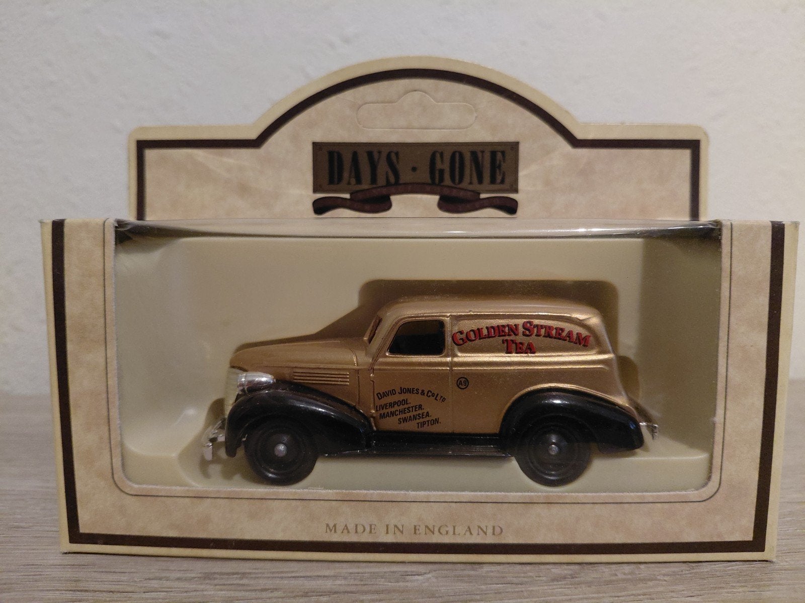 'Golden Stream Tea' 1939 Chevrolet Panel Van, Overige merken, Auto, Verzenden, 1:32 tot 1:50