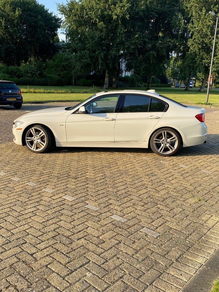 BMW F30 320D Sport – Full Option leder bekleding, Auto's, BMW, Automaat, 745 kg, Achterwielaandrijving, 1995 cc
