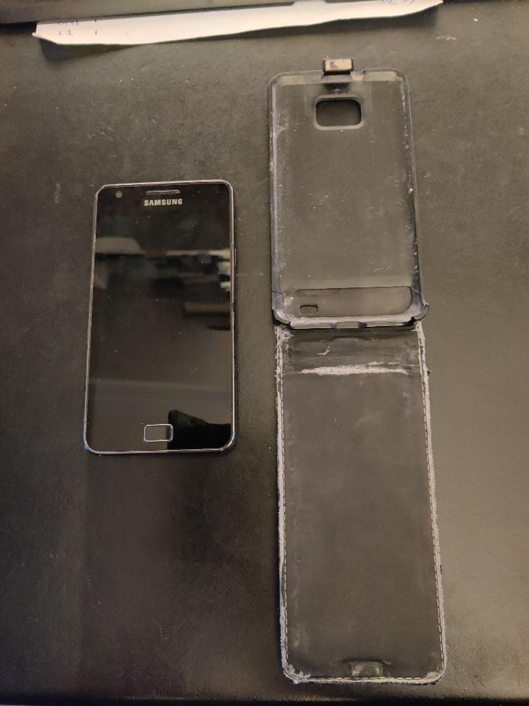 Samsung Galaxy S2 - GT-19100 met beschermhoesje | 19-5, Verzenden, Zwart, Niet werkend, Galaxy S2 t/m S9