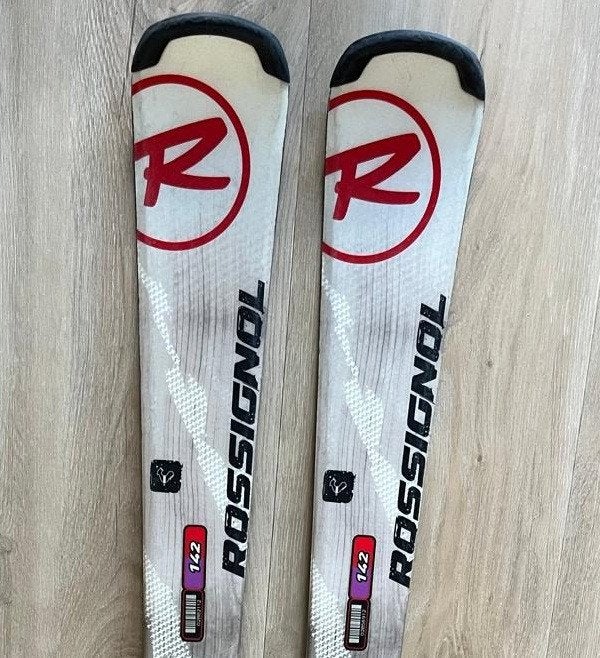 Rossignol ski's 142 cm met bindingen en skistokken, Ophalen, 140 tot 160 cm, Gebruikt, Rossignol