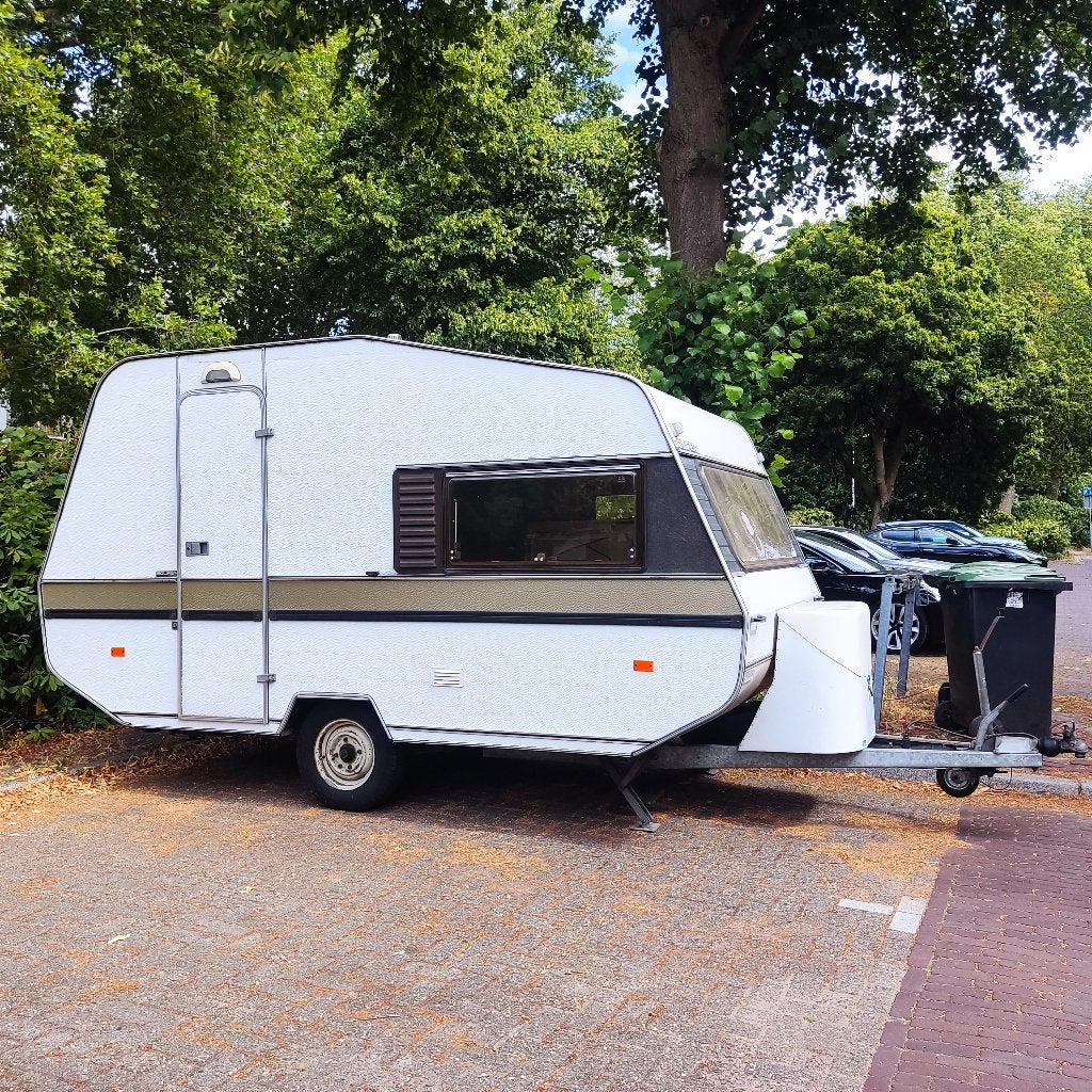 Retro caravan, Koelkast, Solifer, Omvormbare zithoek, Treinzit