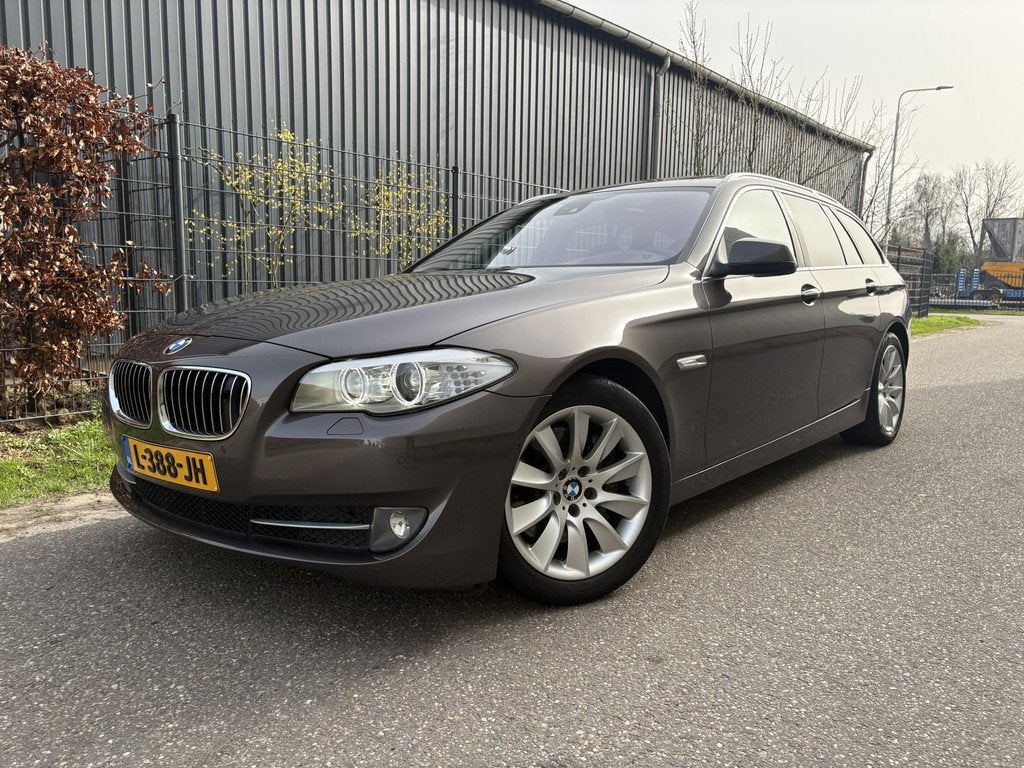 BMW 5 Serie Touring 528xi High Executive / AUTOMAAT / PANORA, Automaat, Gebruikt, 4 cilinders, Vierwielaandrijving