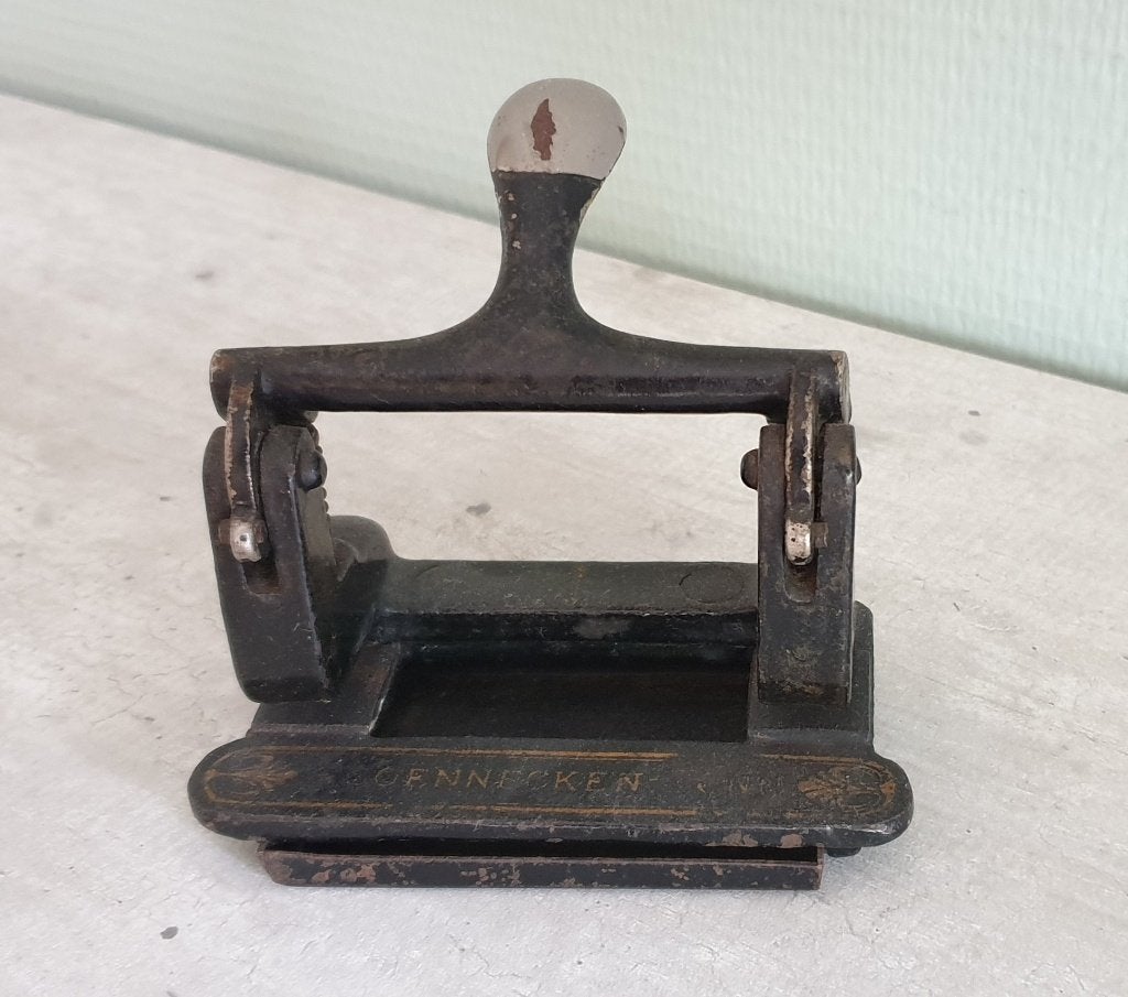 Zware Antieke Soennecken perforator, Ophalen of Verzenden