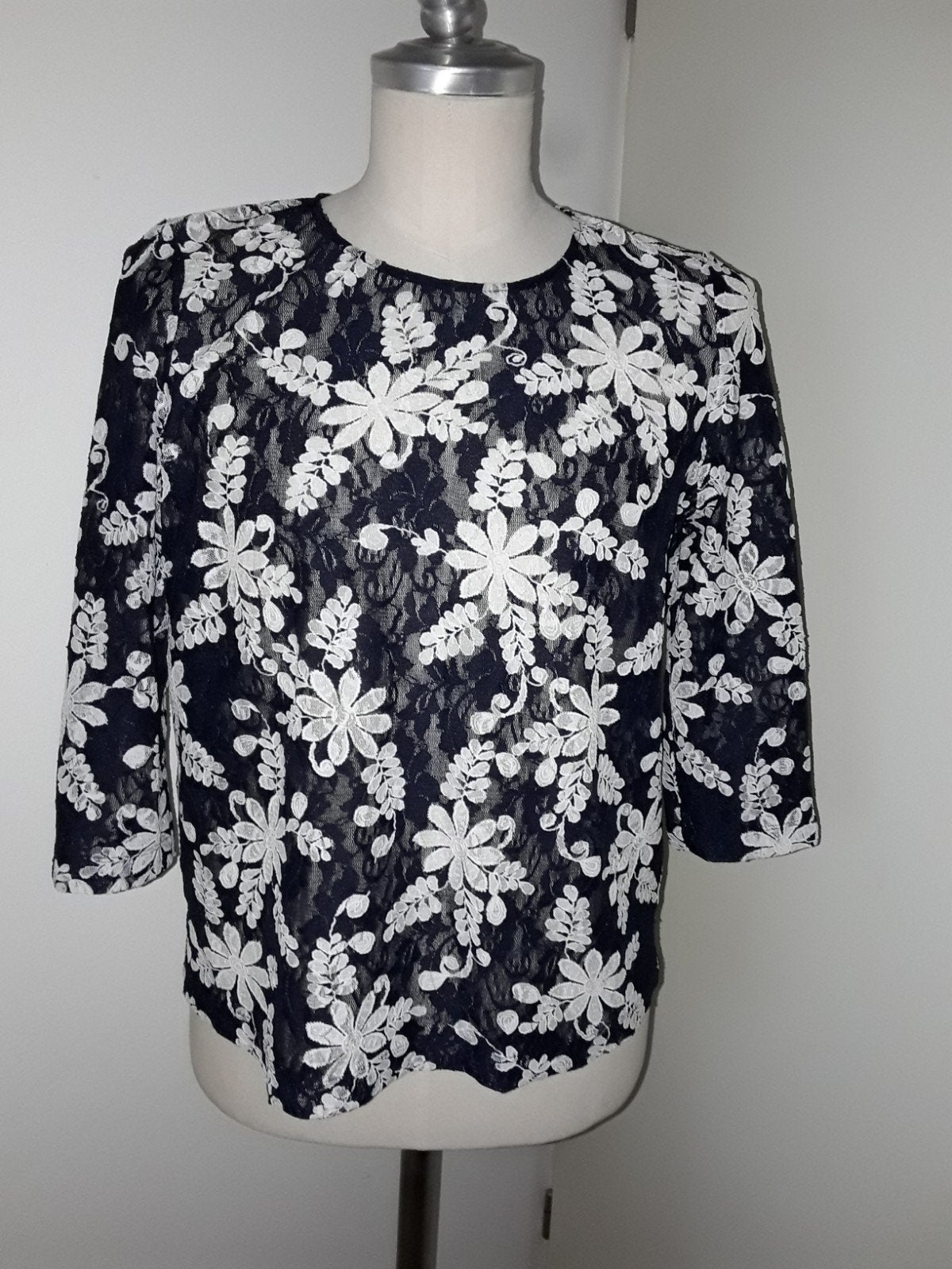 Donkerblauw/witte kanten Claudia Strater blouse mt 40, Ophalen of Verzenden, Zo goed als nieuw, Maat 38/40 (M), Blauw
