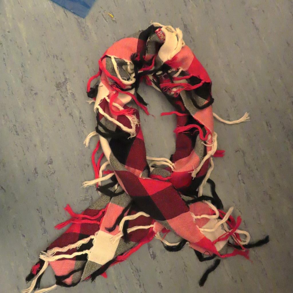 Esprit mooie sjaal met rood, zwart en wit vierkant franje, Verzenden, Zo goed als nieuw, Maat 42/44 (L), Sjaal