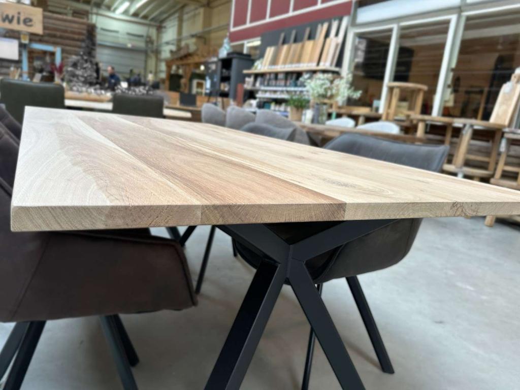 Eettafel - Eiken tafelblad - Brede lamellen  - 28 mm dik, 100 tot 150 cm, Vijf personen of meer, Rechthoekig, Niet ingevuld