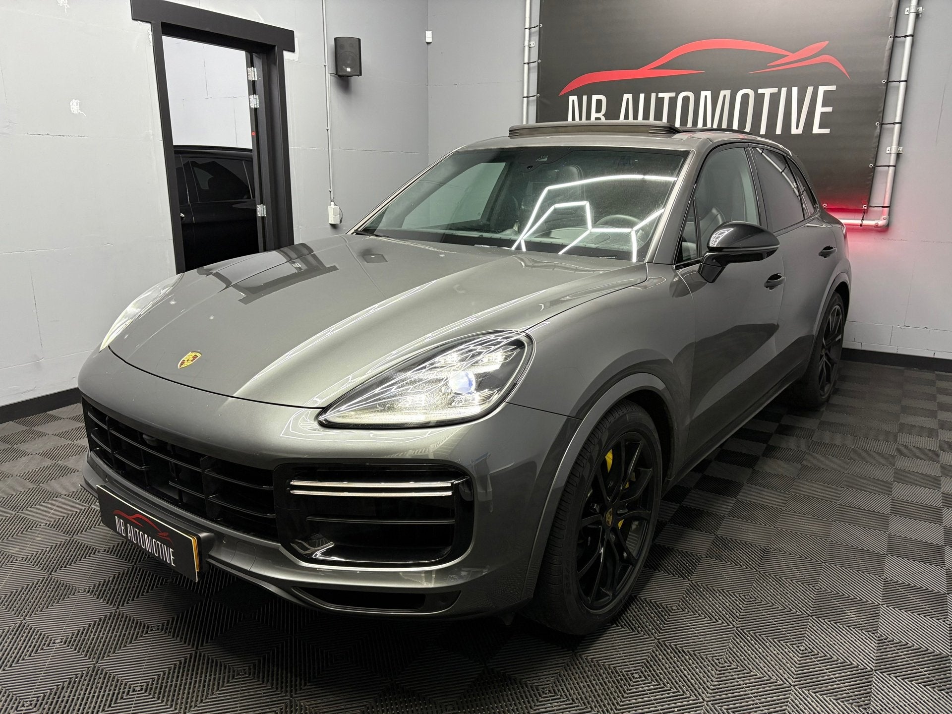 Porsche Cayenne 4.0 Turbo 4M Pano Burmester Stoelk, Auto's, Porsche, Automaat, Cayenne, Gebruikt, 138 €/maand