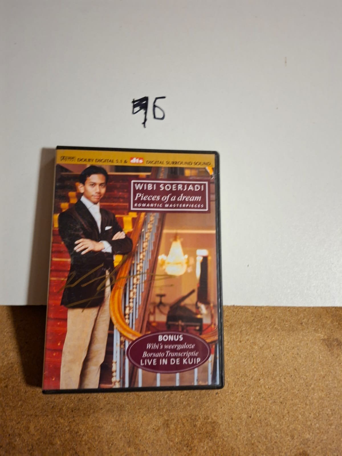 Wibi Soerjadi - Pieces of a Dream (DVD), Gebruikt, Alle leeftijden, Nederlands, Inclusief doosje