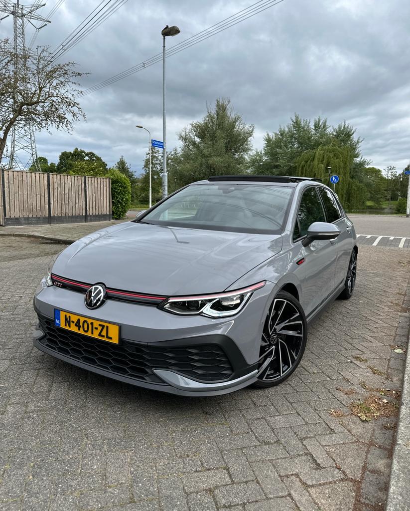 Volkswagen Golf 8 GTI Clubsport 300PK | Moonstone grey, Auto's, Volkswagen, 4 cilinders, 1984 cc, Grijs, Dealer onderhouden