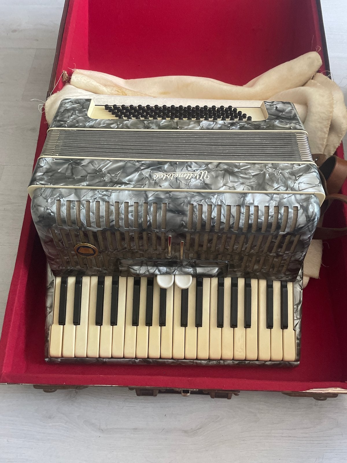 Nieuwe Weltmeister accordeon met koffer en riemen, Ophalen, Nieuw, Weltmeister, Met koffer