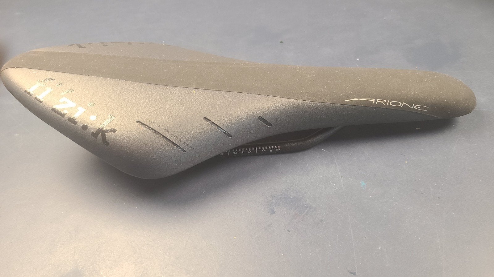 Fizik Arione R5 Open Regular Zadel Zwart, Gebruikt, Kunststof, Racefiets, Ophalen of Verzenden