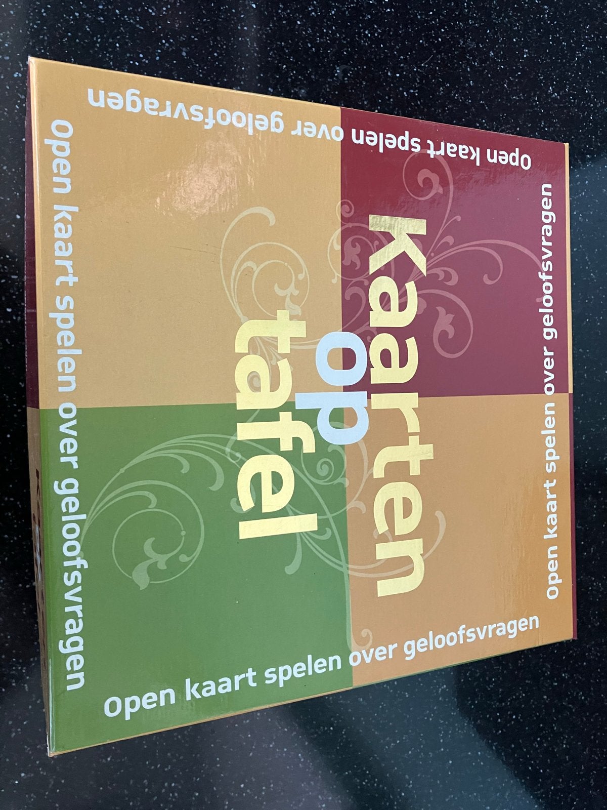 Kaarten op Tafel - Open kaart spelen over geloofsvragen, Drie of vier spelers, Ophalen of Verzenden, Gebruikt